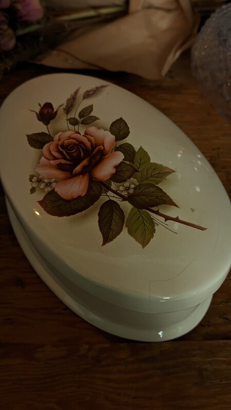 ceramic box rose