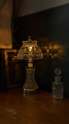 Clear glass lamp