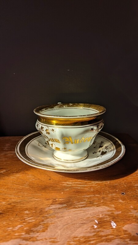 In memoriam tea cup