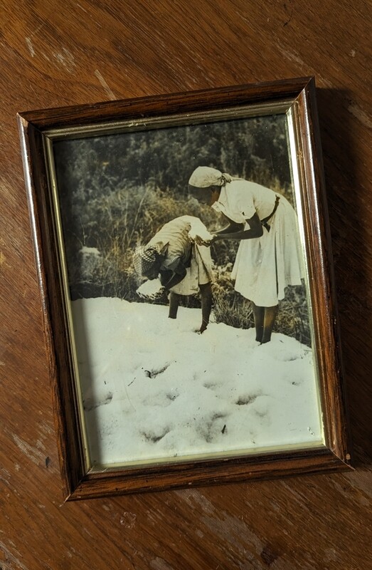 Women see snow for the first time