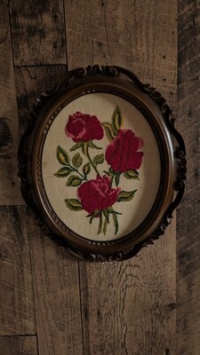 Roses oval frame