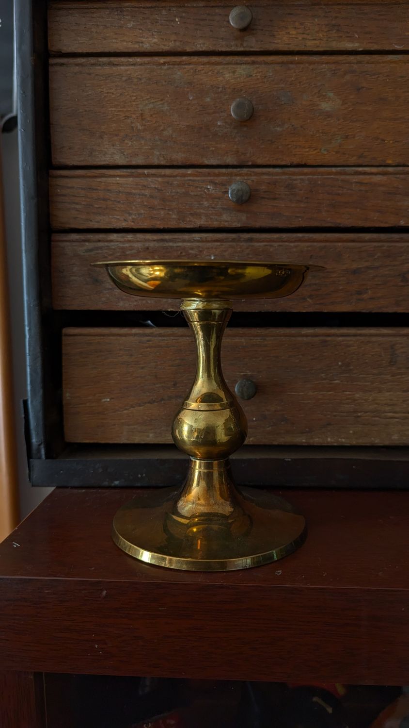 Brass pillar holder