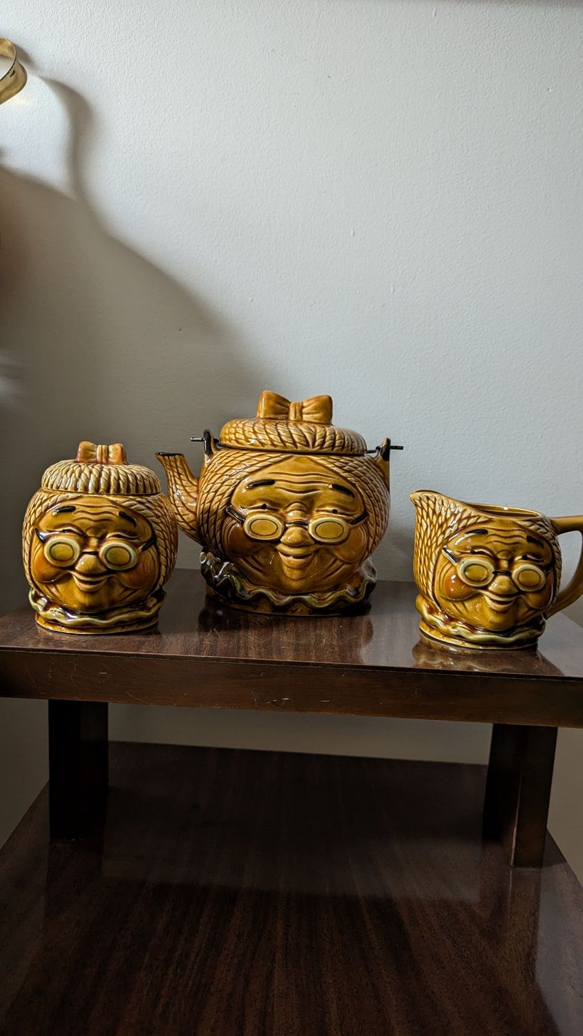 Grandma tea set japan