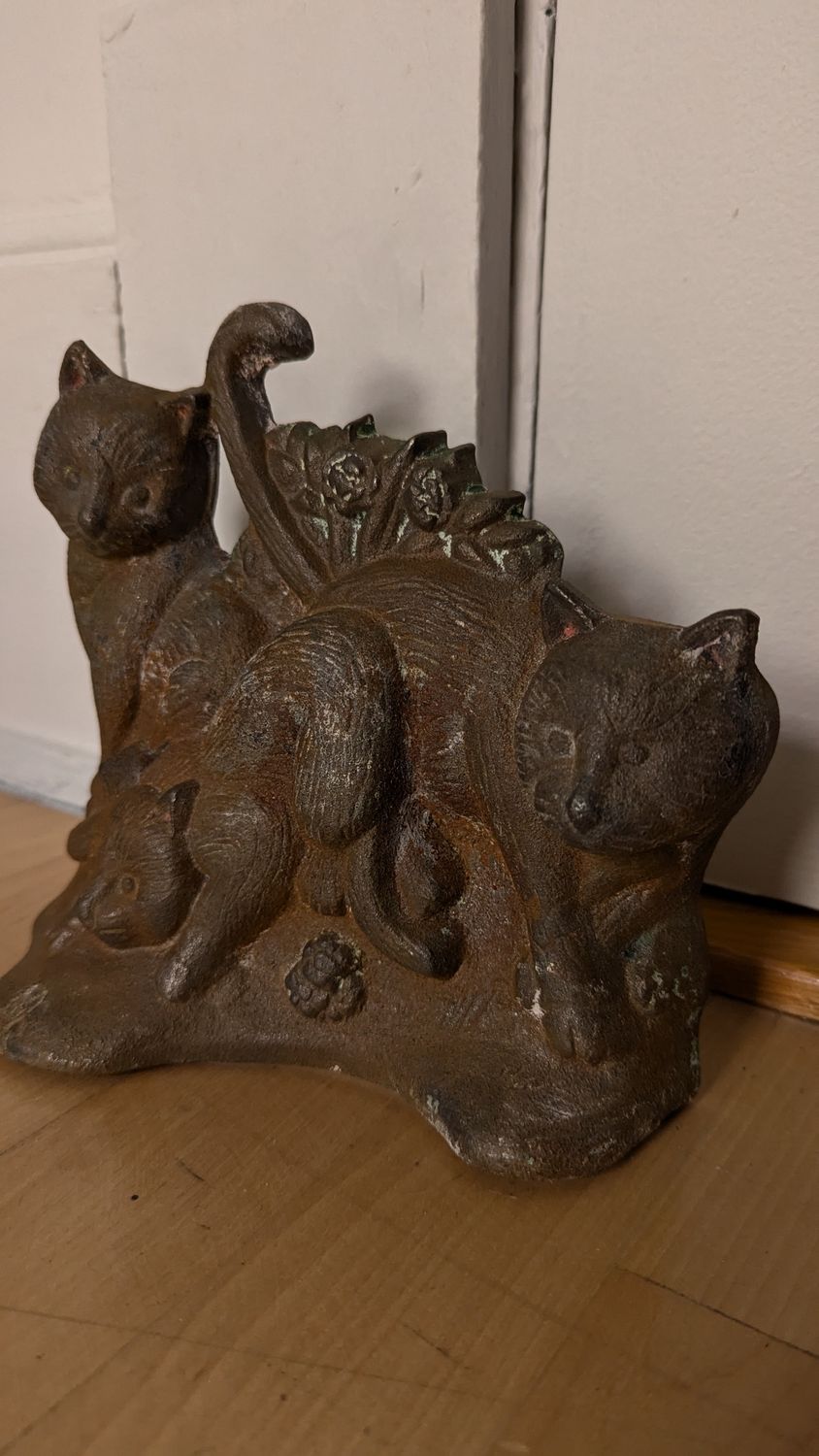 Cats iron door stopper