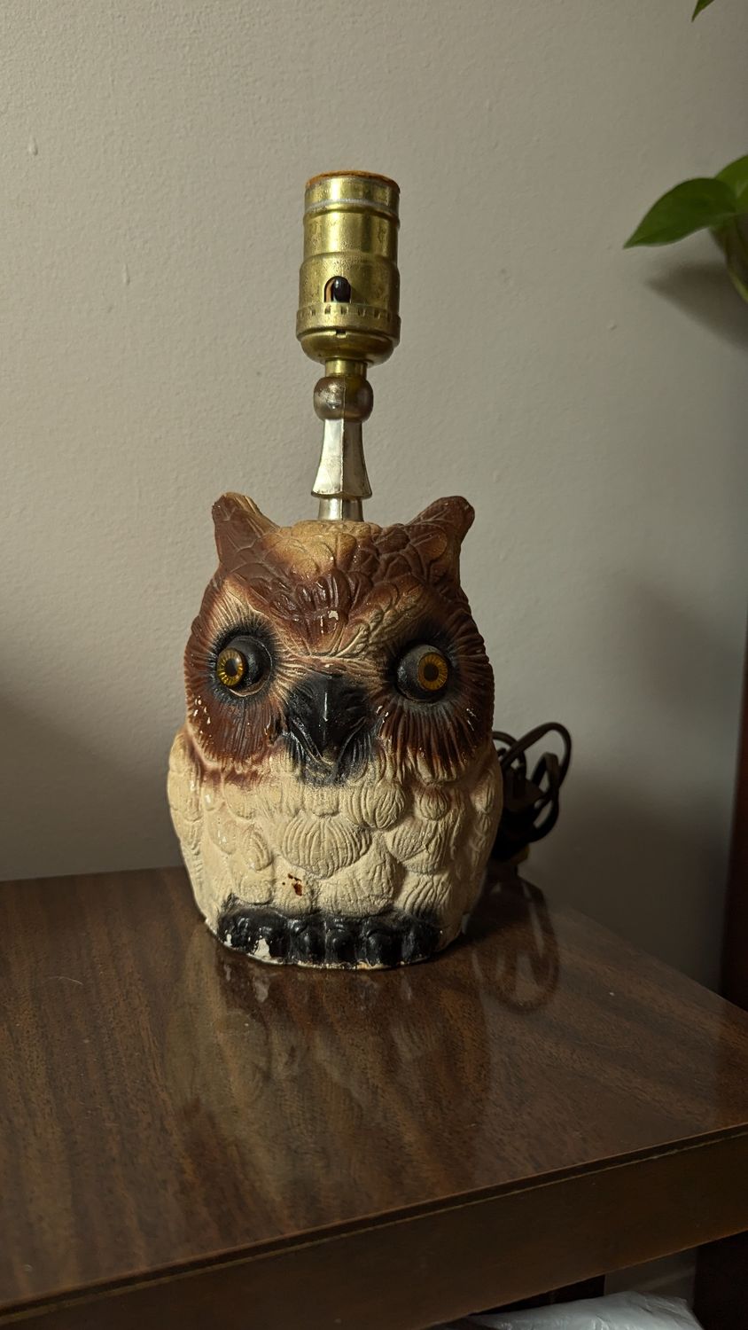 Kitsch owl desk lamp