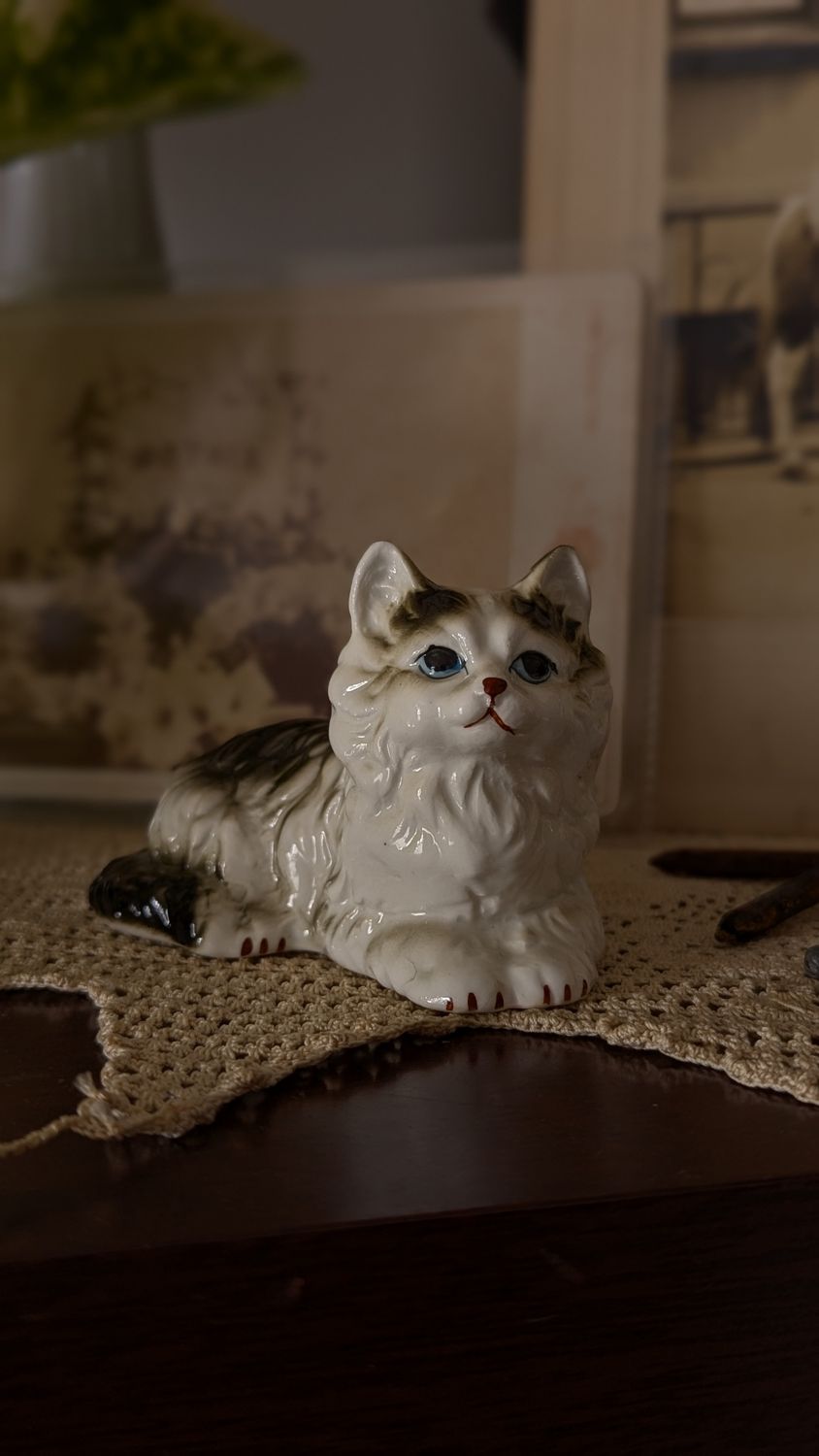 Cat figurine ceramic