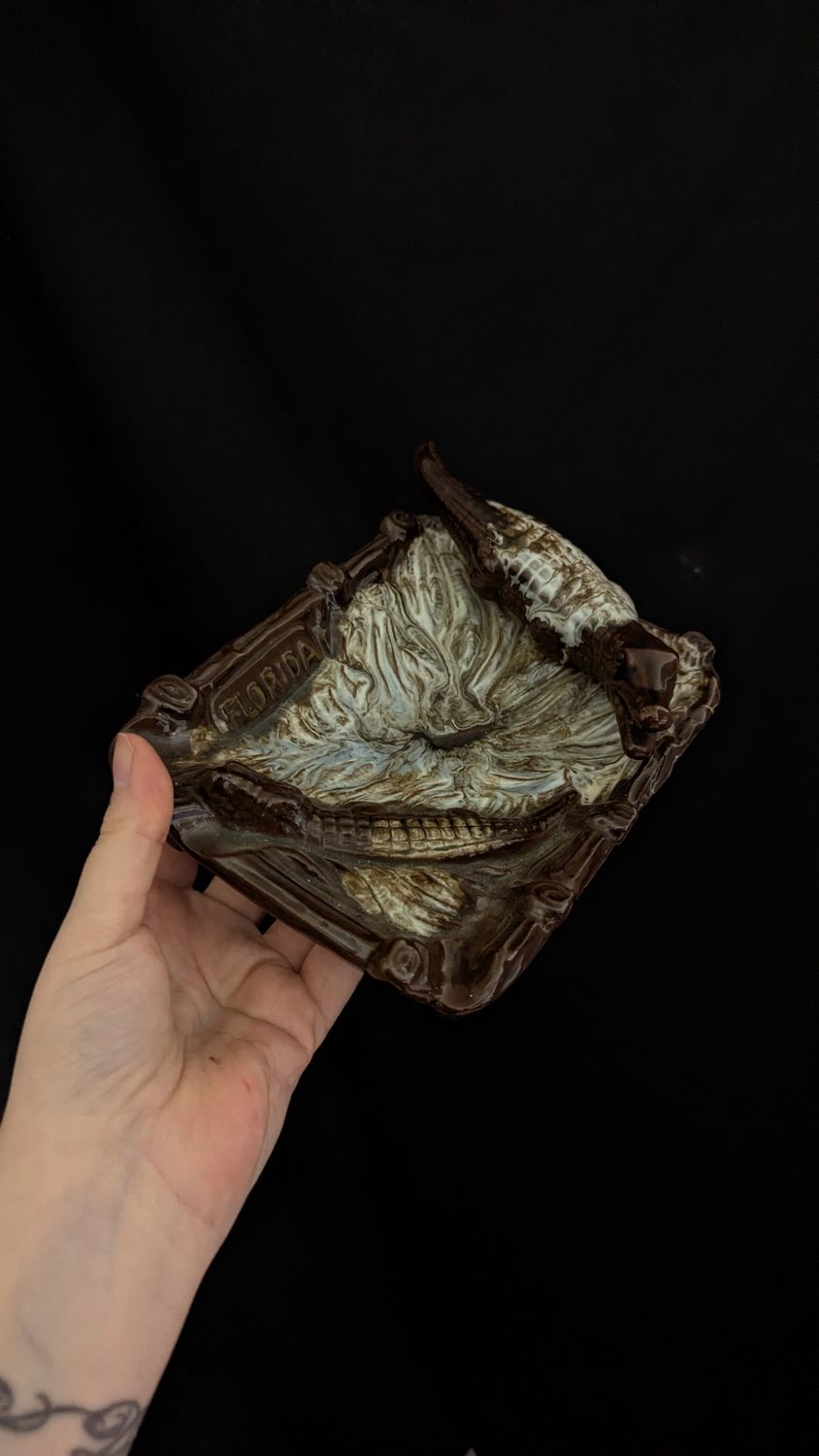 Crocodile floral ceramic ashtray