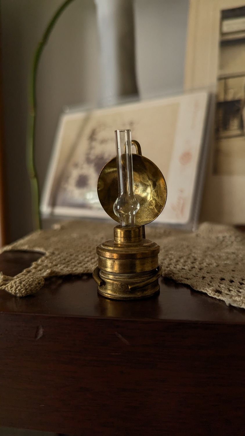 Miniature decorative old lamp