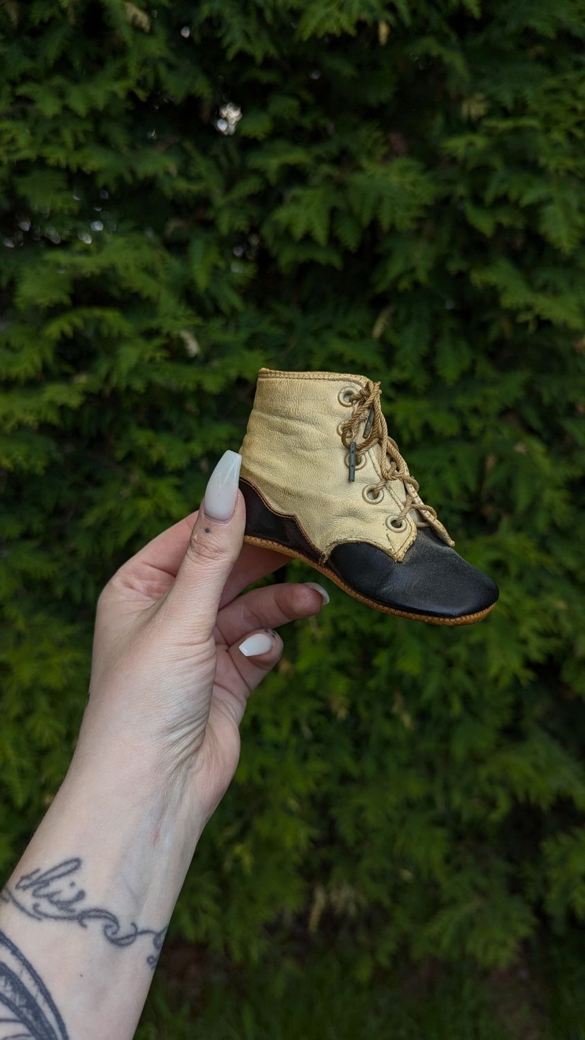 Antique victorian child shoe 1908
