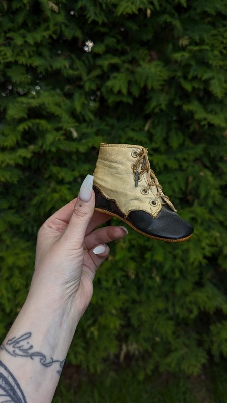 Antique victorian child shoe 1908
