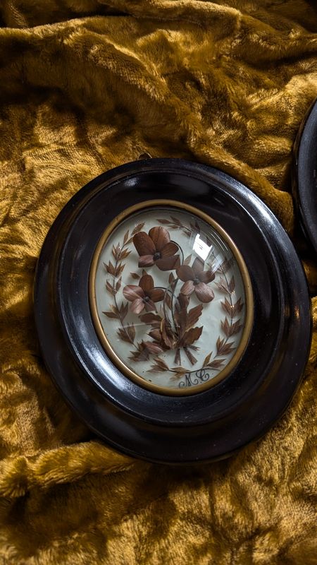 Memento mori brown flowers
