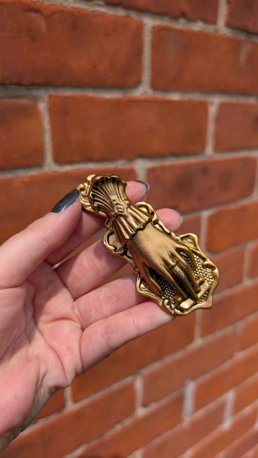 Victorian hand glove clip
