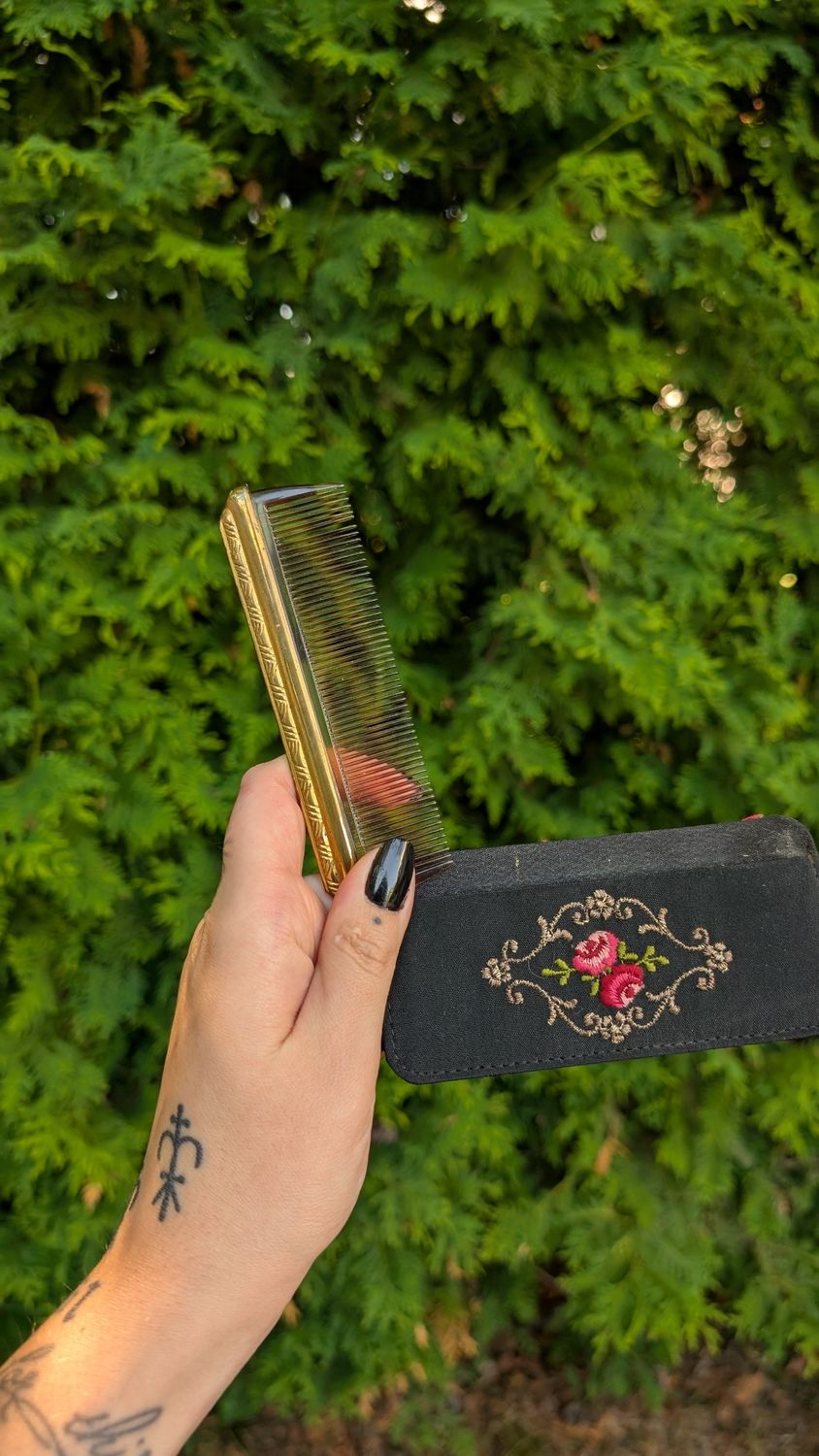 Pocket comb + mirror