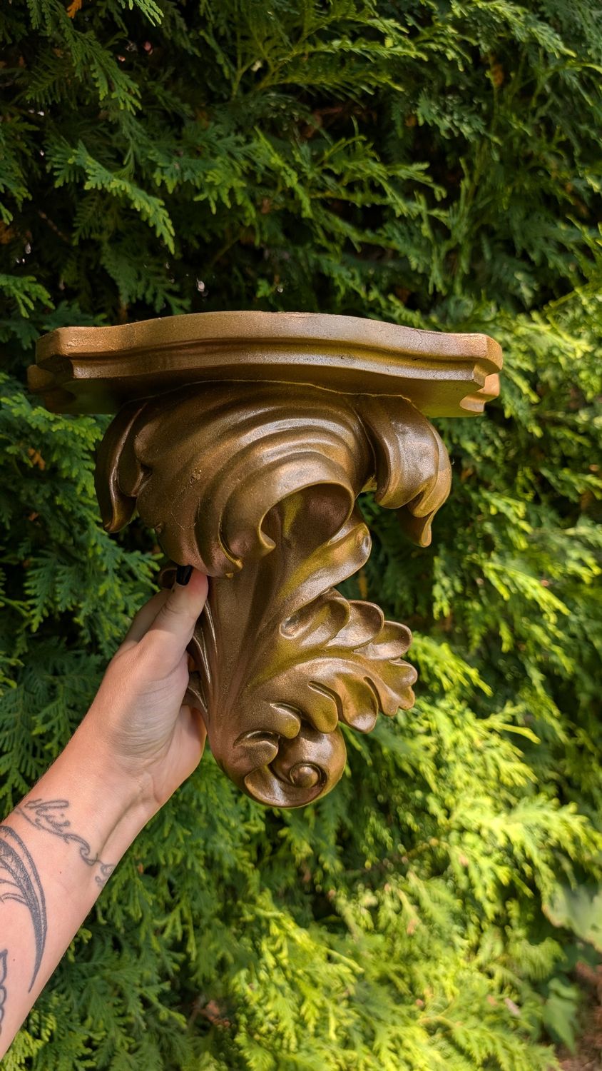 Golf ornate shelf