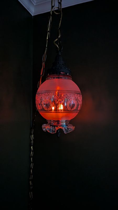 Swag lamp with wreaths details