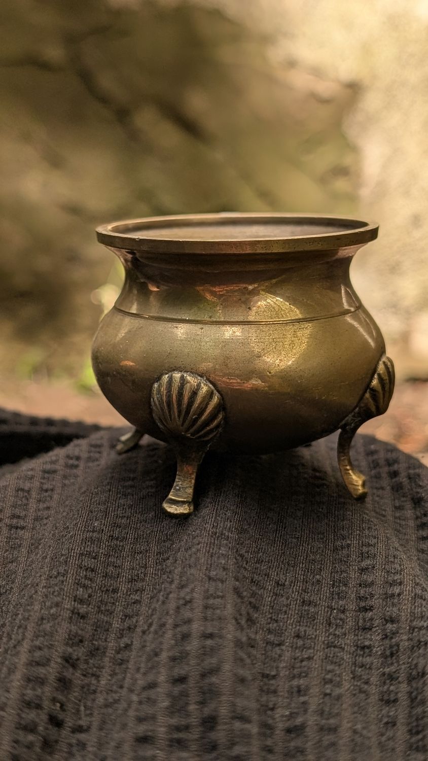 Little brass cauldron