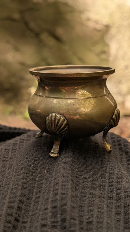 Little brass cauldron