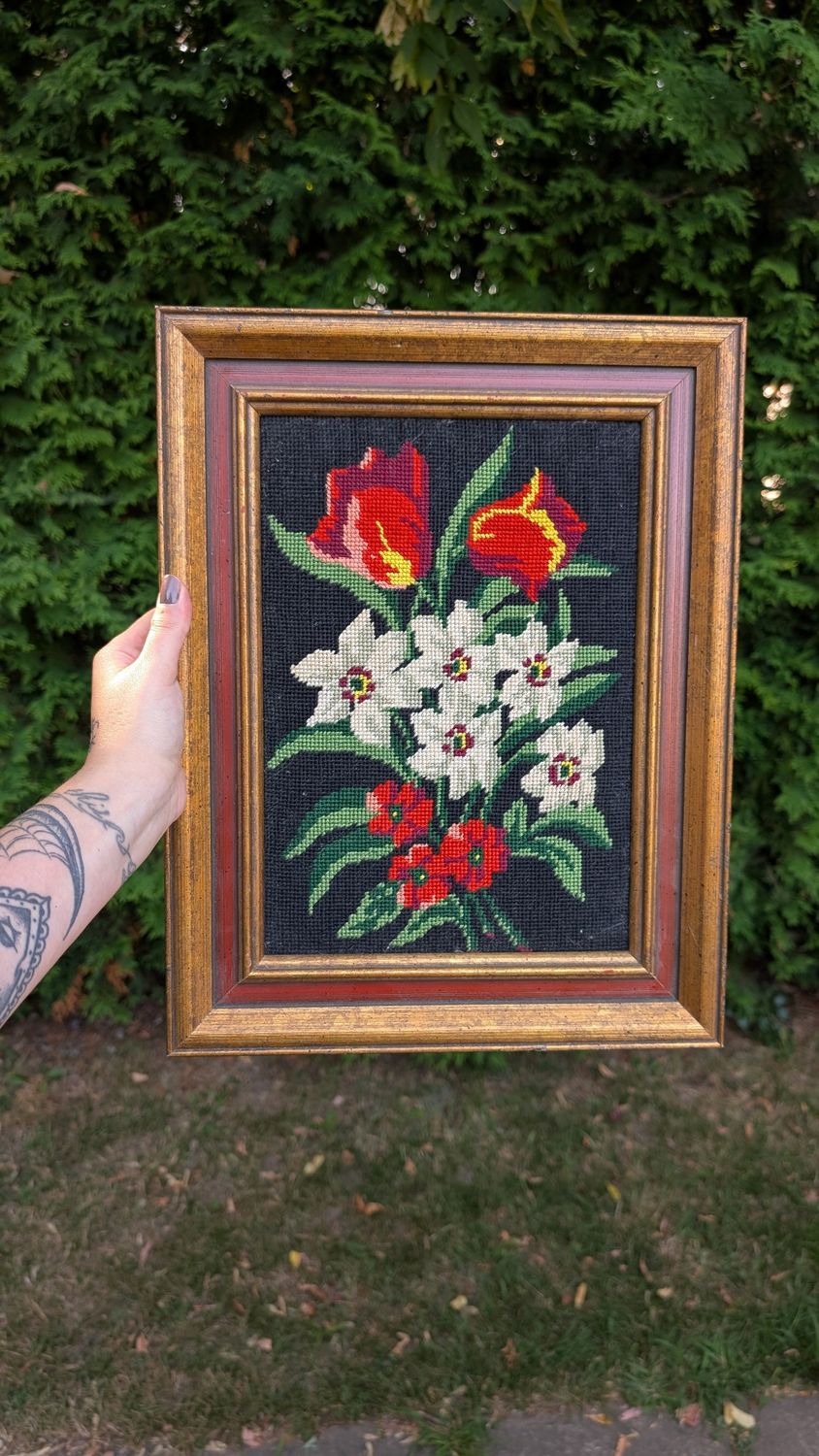 Red and white flowers needlepoint