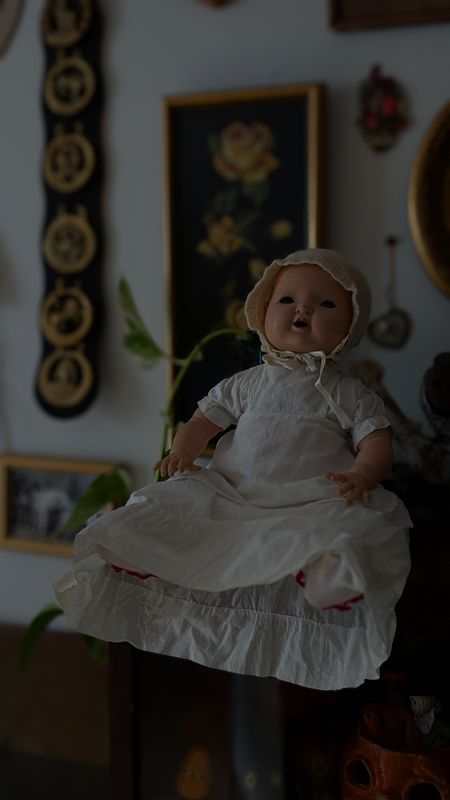Old doll - coposite head and placeable body