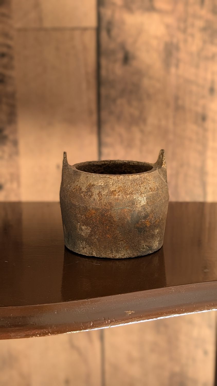 Small cauldron - iron