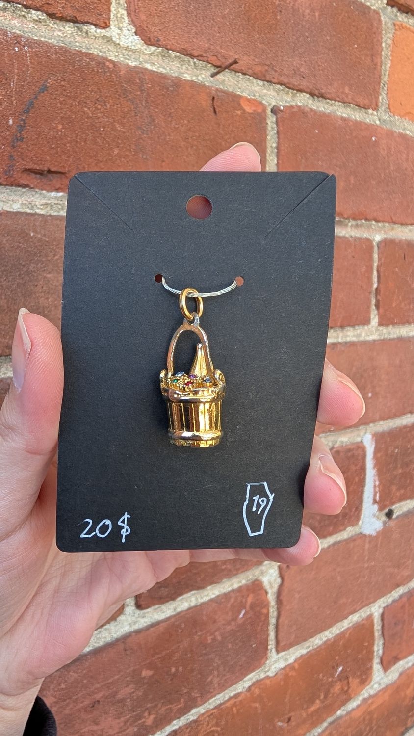 Champagne bucket with stones pendant