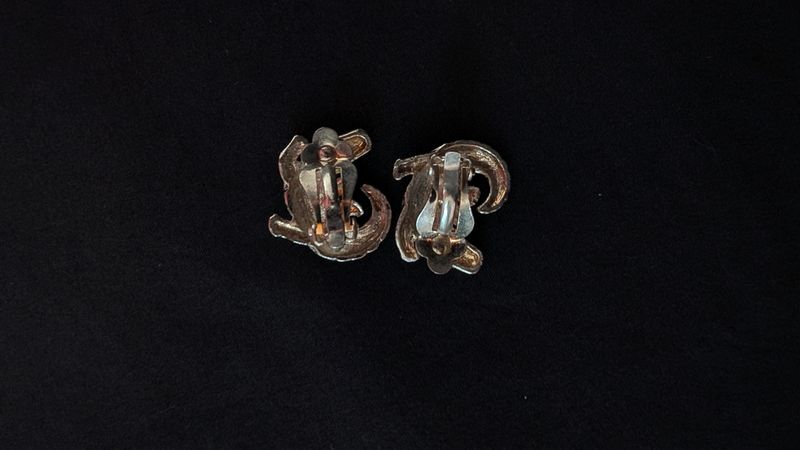 Silver colored aligator gator crocodile clip on earrings