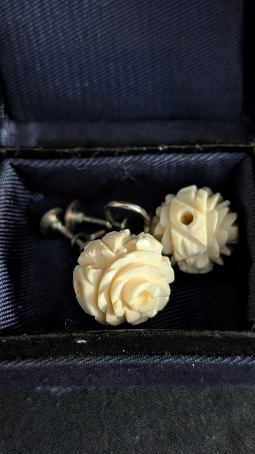 Roses twist back bone earrings