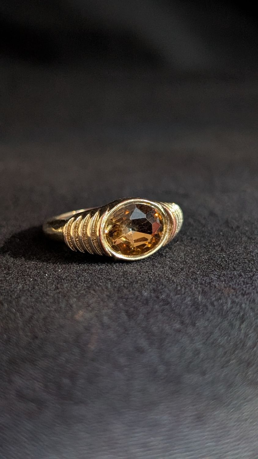 Yellow stoned costume jewelry gold tone ring size 5