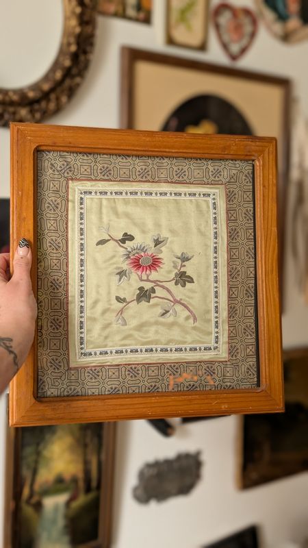 Chinese silk broderies