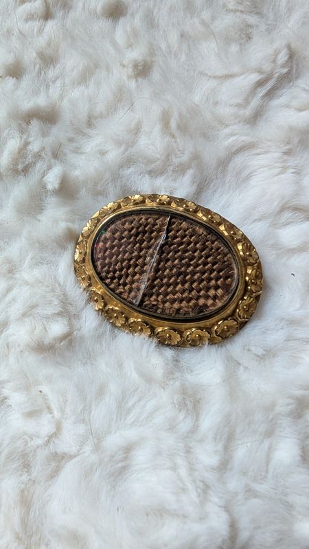 Hairwork pendant with floral details - 14k gold filled - glass in damaged