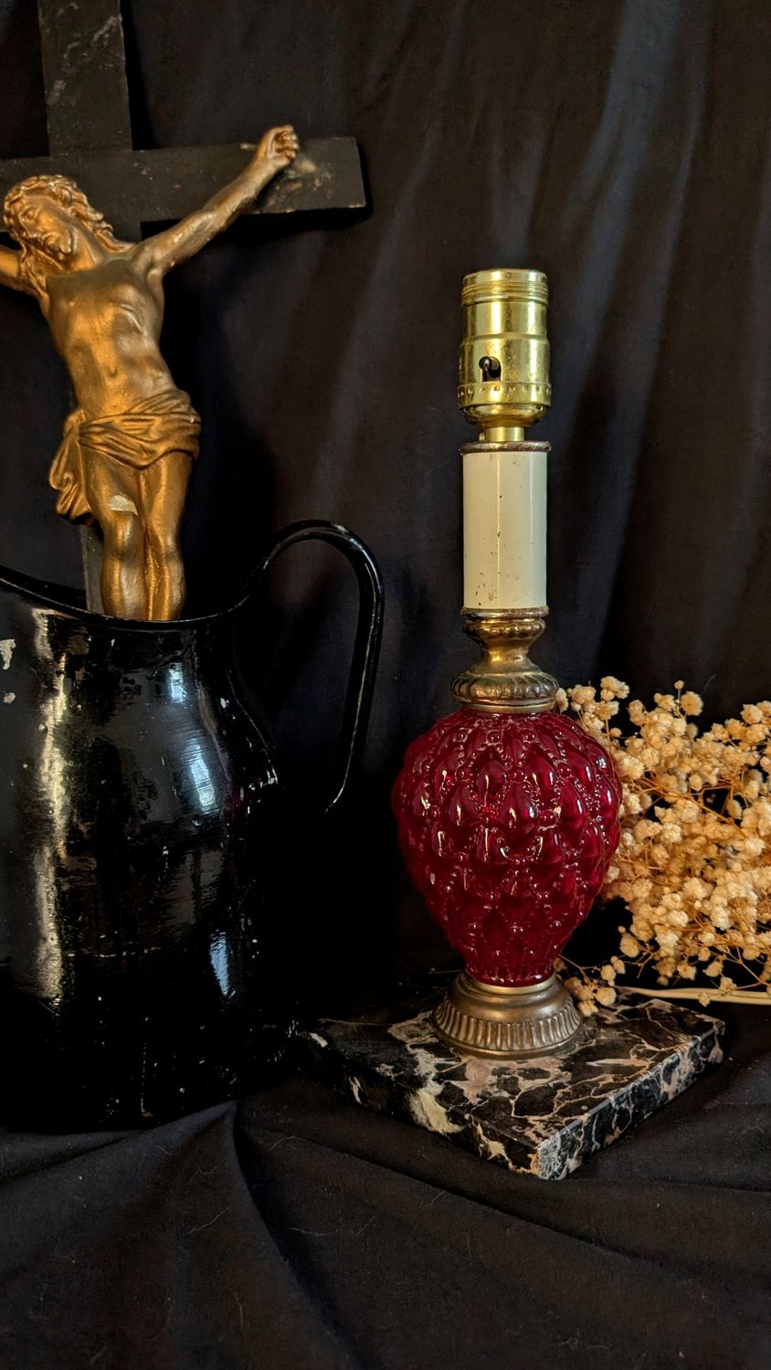 Red glass desk lamp with black marble base made in Italy