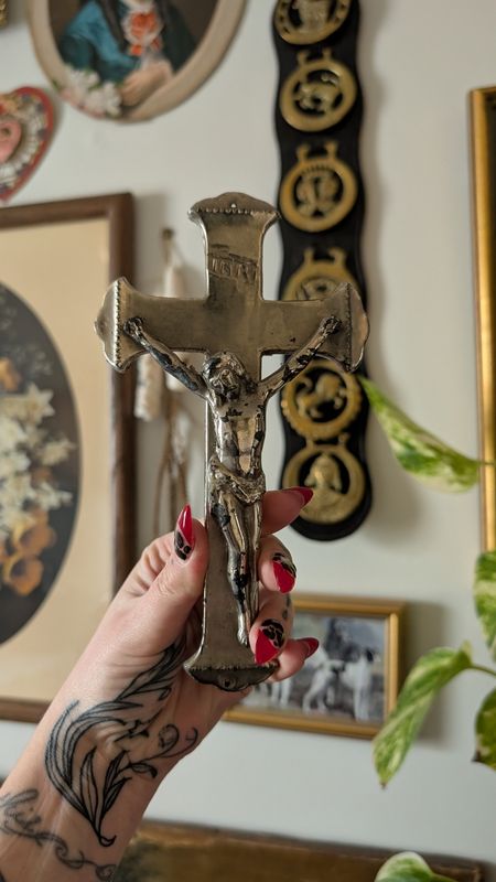 Small crucifix metal
