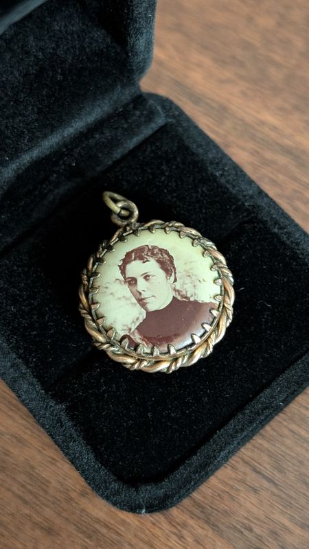 Two sided picture pendant - gold filled victorian era - mother and child