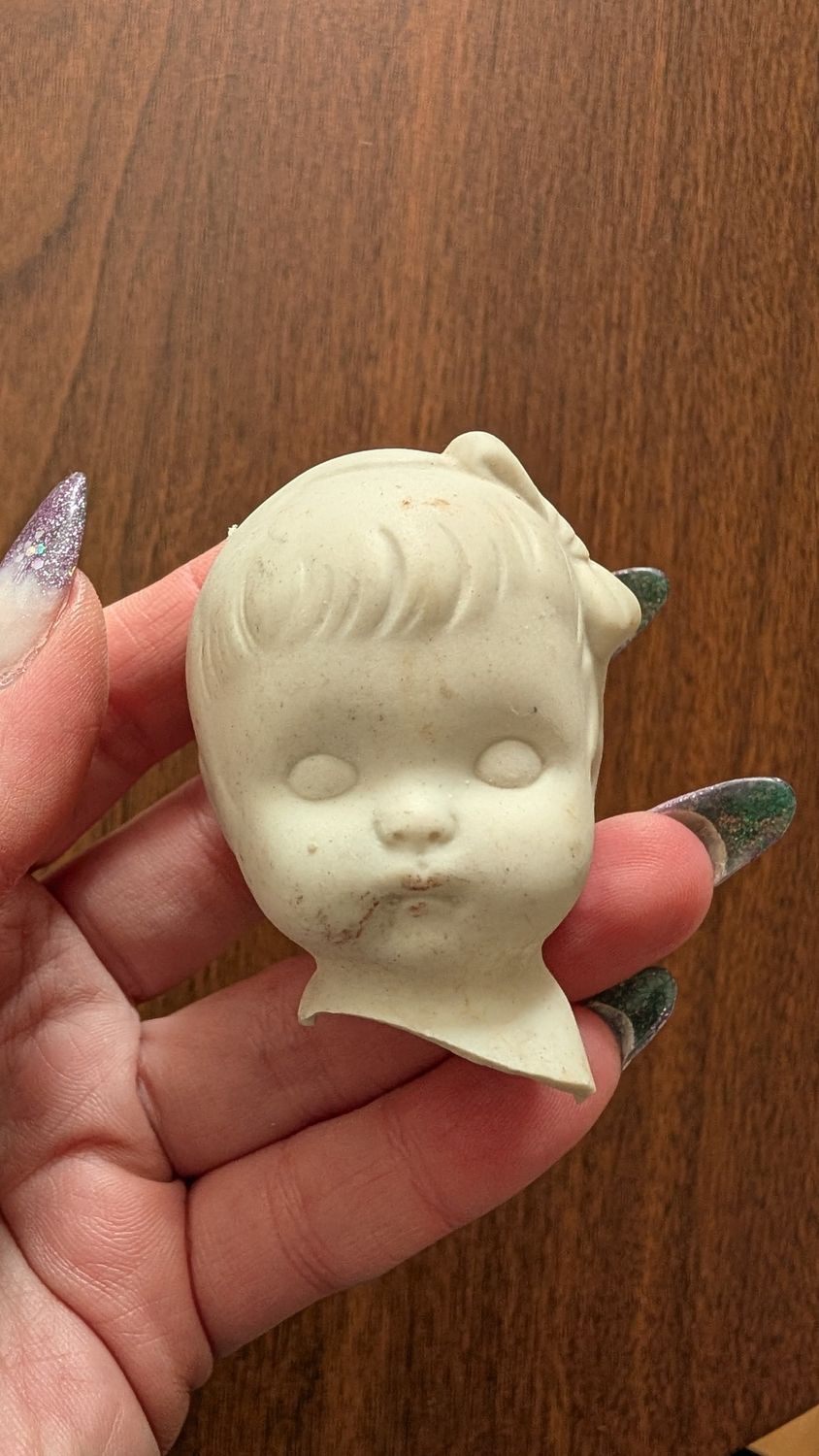 White porcelaine head