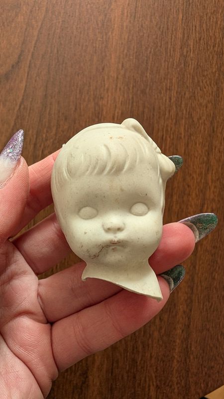 White porcelaine head