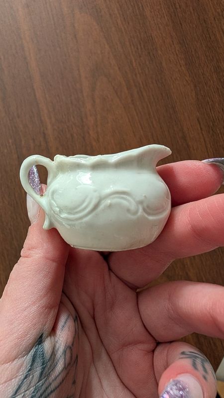 Small miniature porcelaine stoneware pot