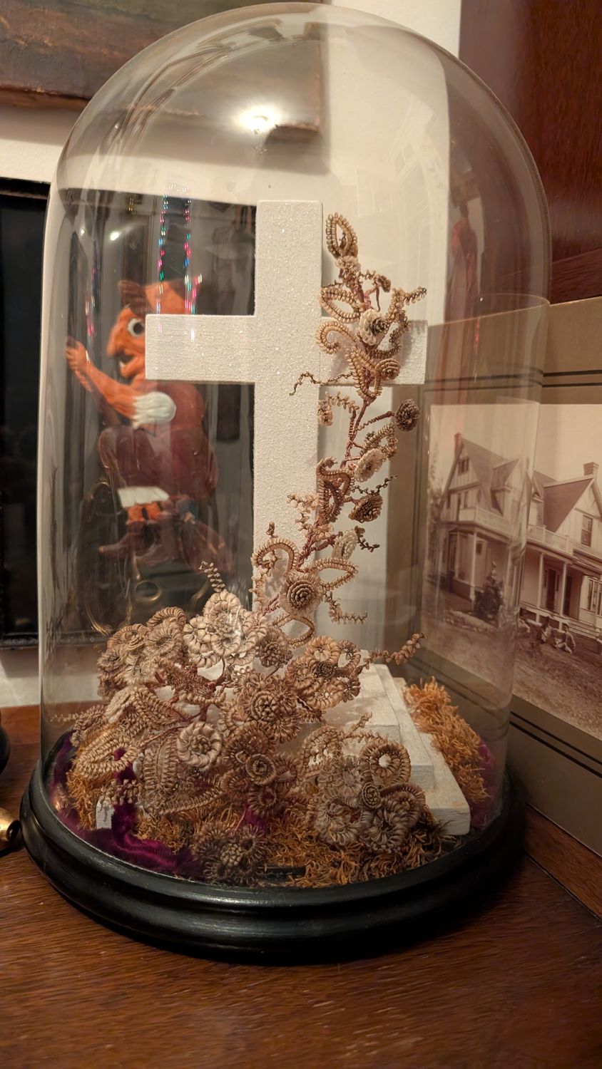 Antique mourning dome with white cross, hair flowers - please read 🚨