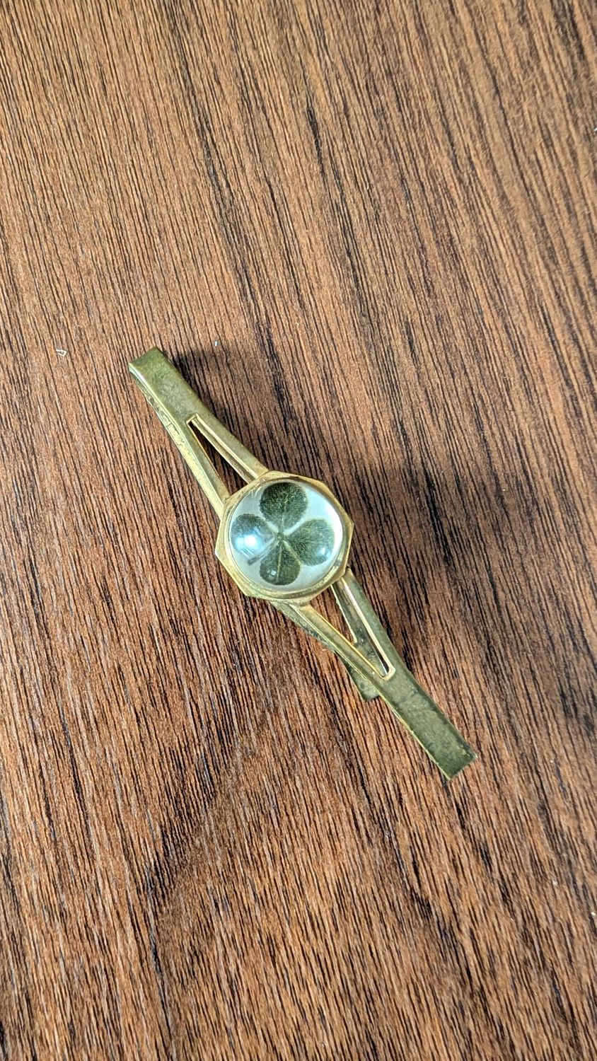Four leaf clover tie clip