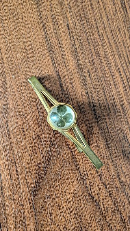 Four leaf clover tie clip