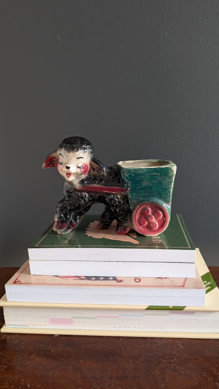 Black lamb planter