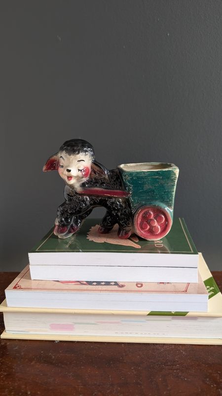 Black lamb planter