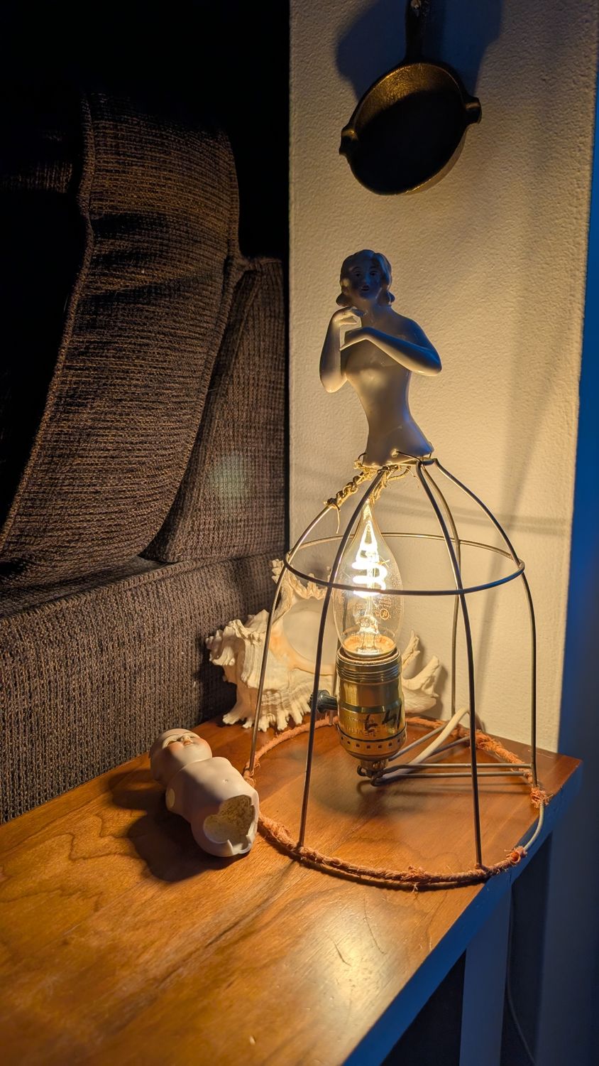 Doll lamp with metal base - original wiring