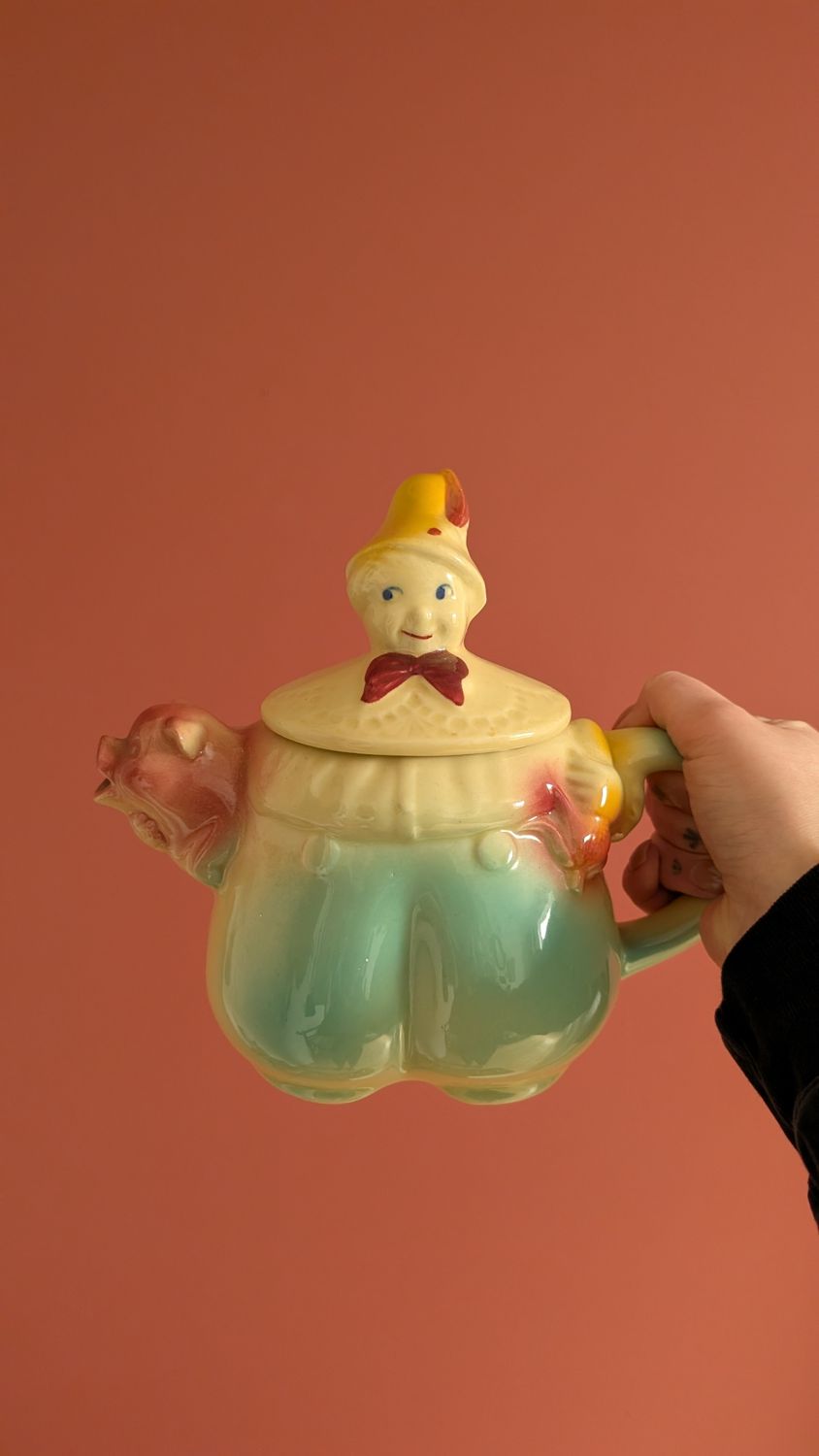 Pottery tea kettle Tom the piper's son