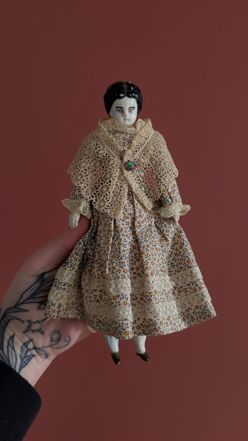 Small china doll - crochet shawl