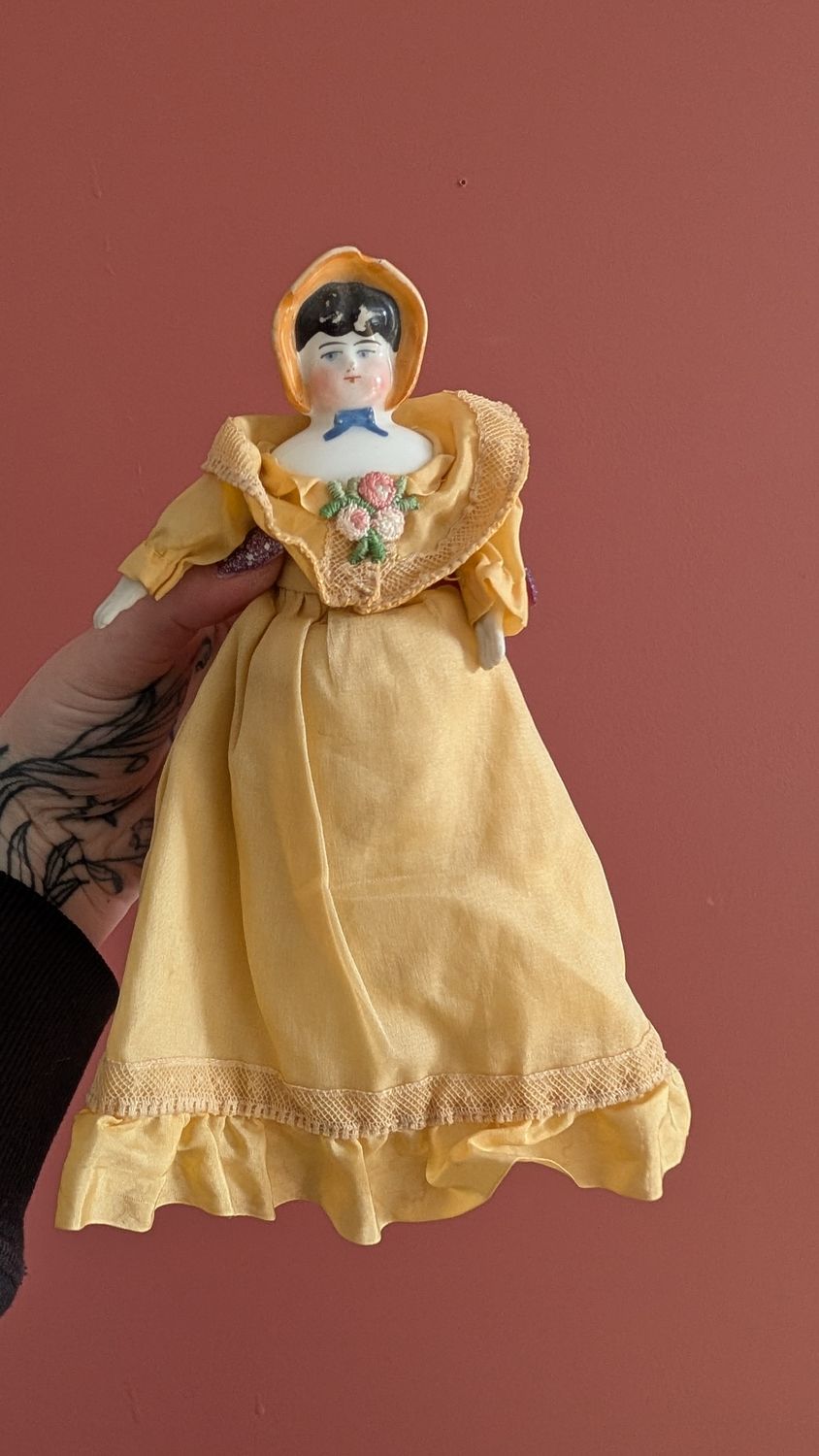 Small china doll - yellow dress