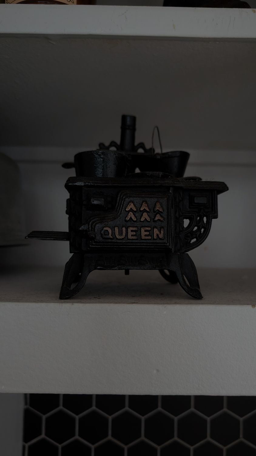 Vintage mini cast iron stove - queen - complete with pans and cauldron