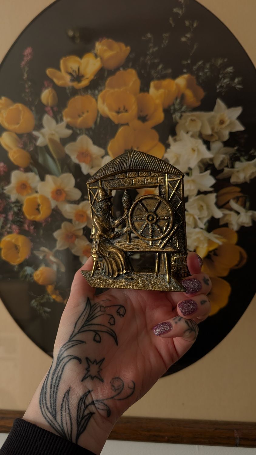 Brass welsch lady spinning wheel porte lettre witch