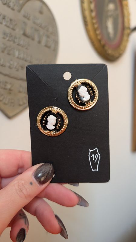 Open caméo clip on earrings