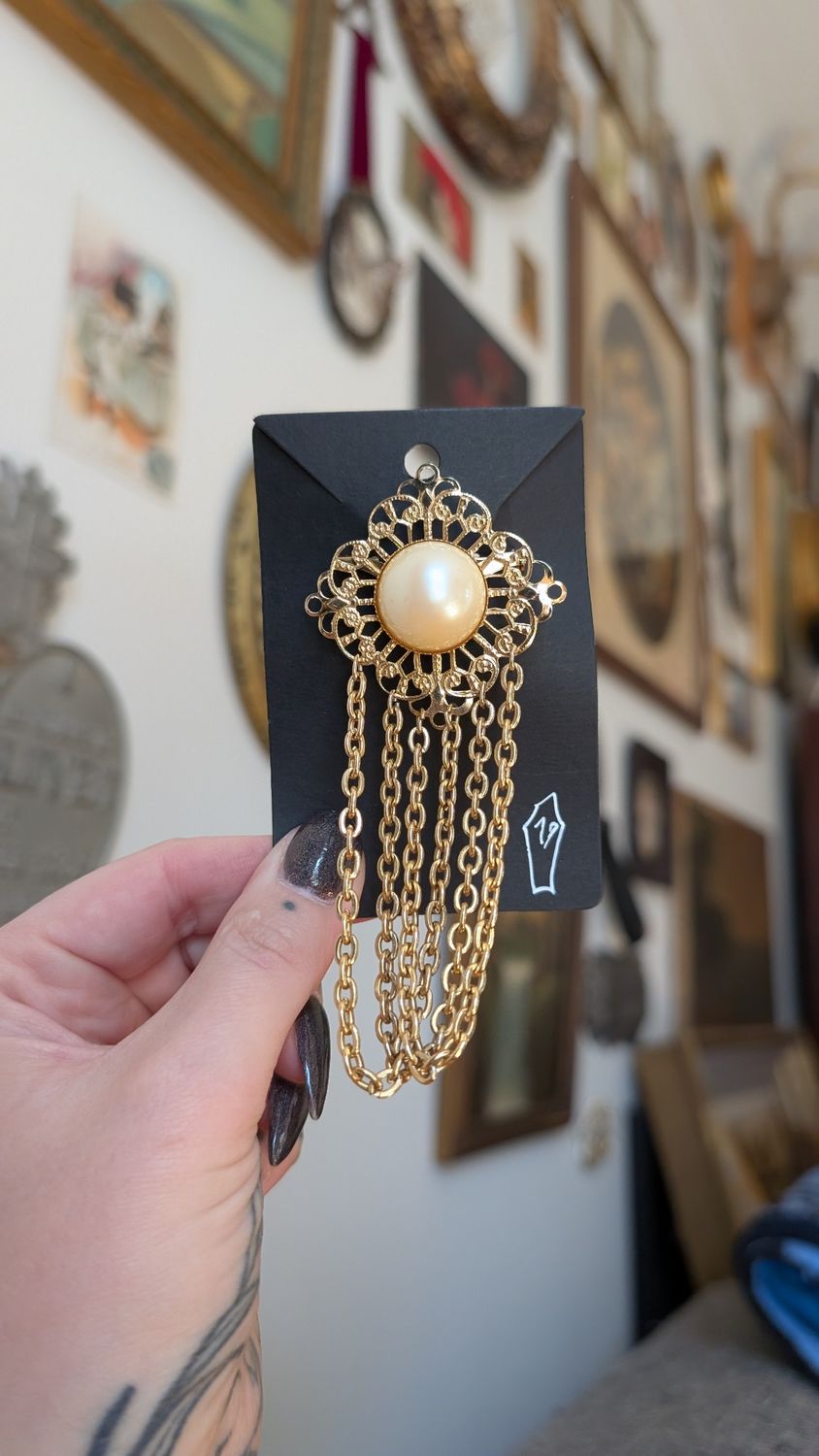 Large faux pearl brooch with chains