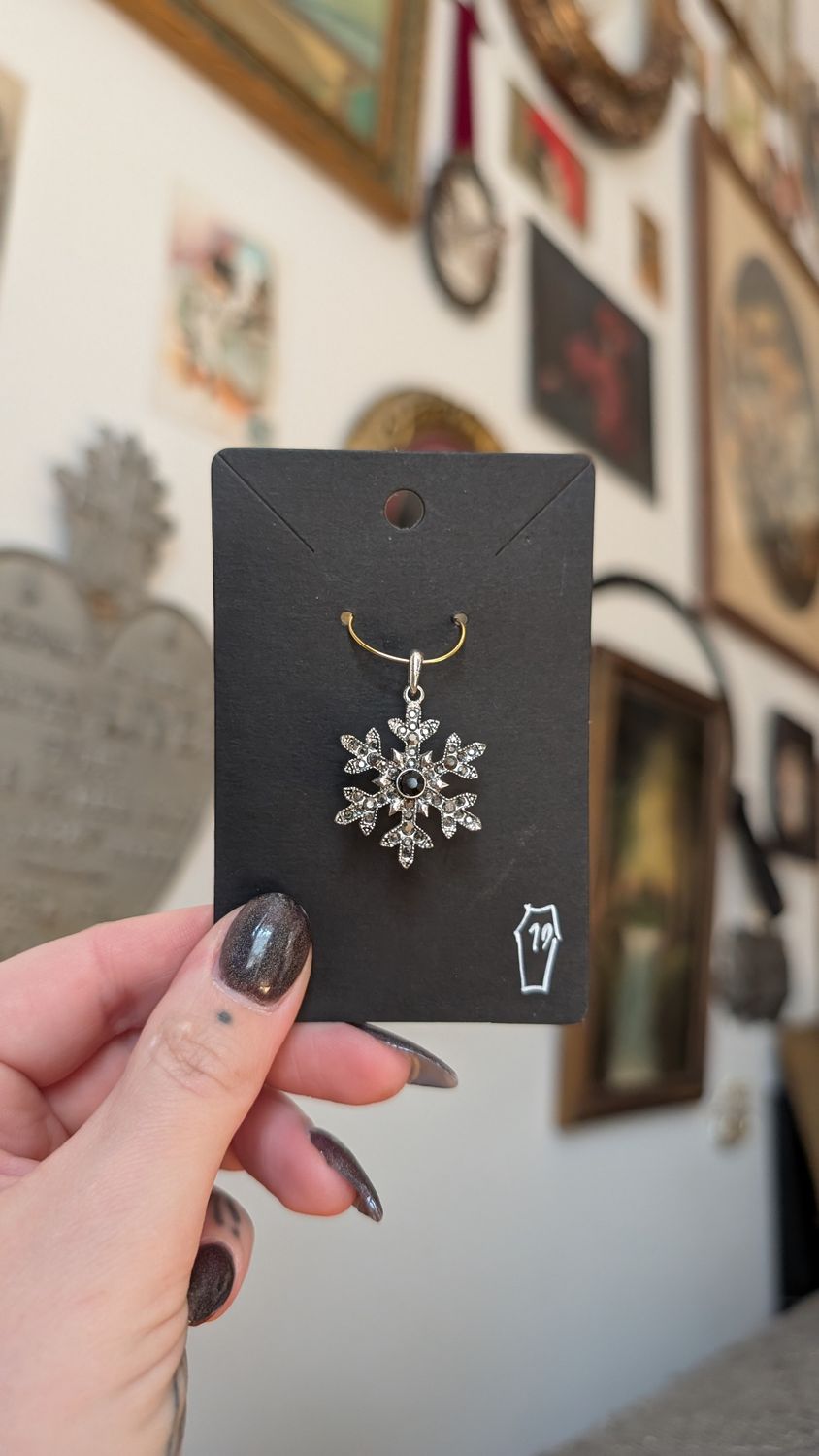 Vintage snowflake pendant with marcasites